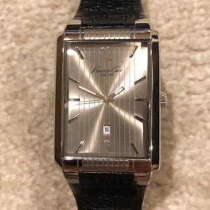 Kennth Cole New York. Stainless steel water resistant watch